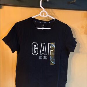 GAP Black Short Sleeve Tee with Logo